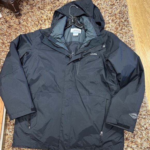 Columbia,Men’s,Winter Jacket,Black,Sz L,Hood, full zipper, 100% Nylon.!